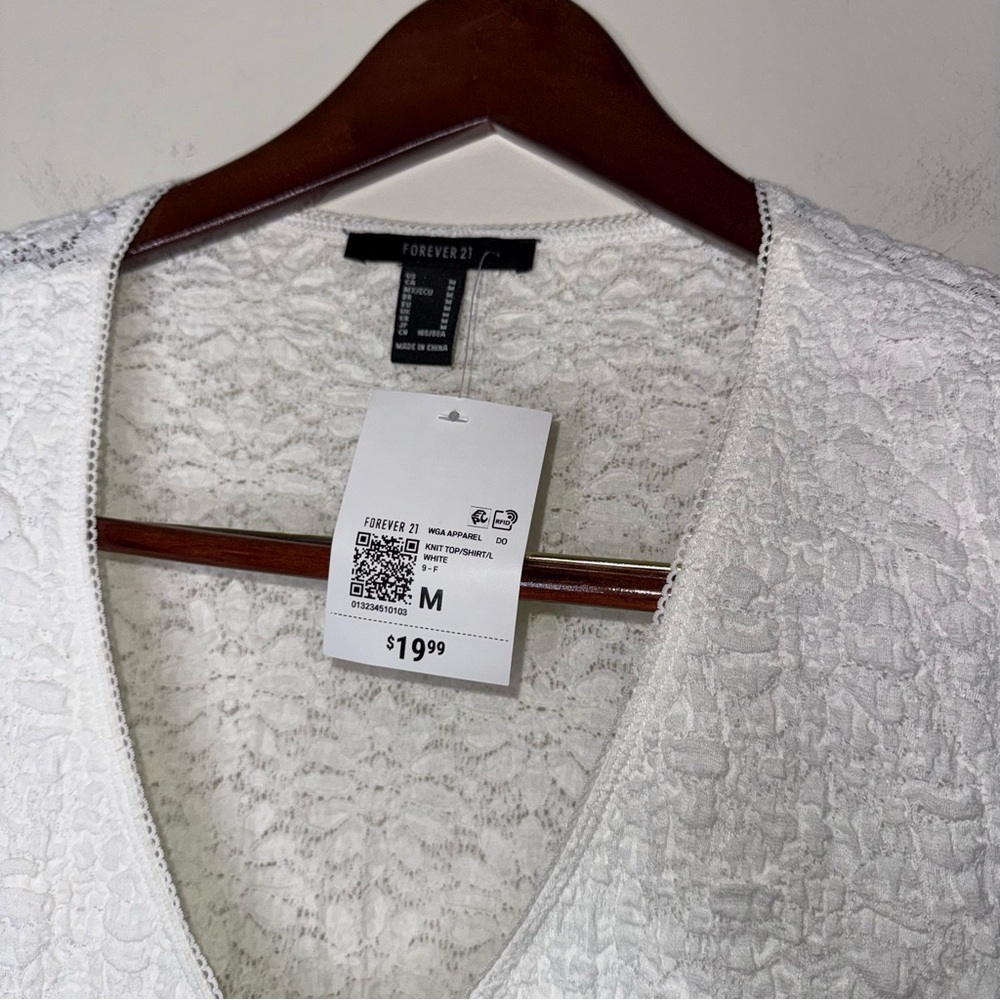 🖤Forever 21 White Textured Lace Top - Picture 5 of 7